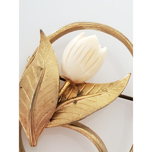 Vintage Gold Tone Faux Ivory Tulip Flowers Oval Brooch Pin - Picture 2 of 5